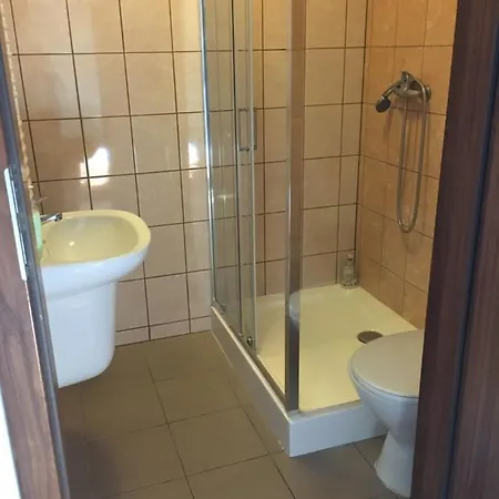 Motel Piątka Noclegi- *