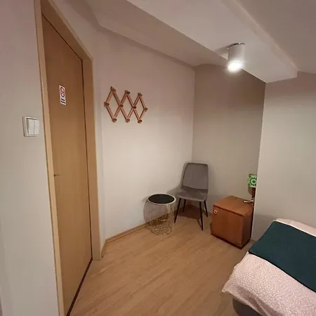 Piątka Noclegi- *