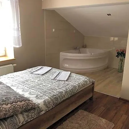 Motel Piątka Noclegi- *