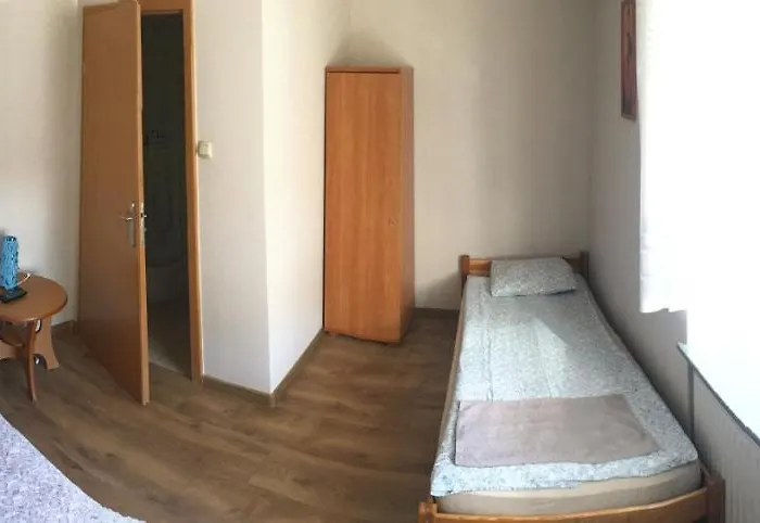 Motel Piątka Noclegi- *